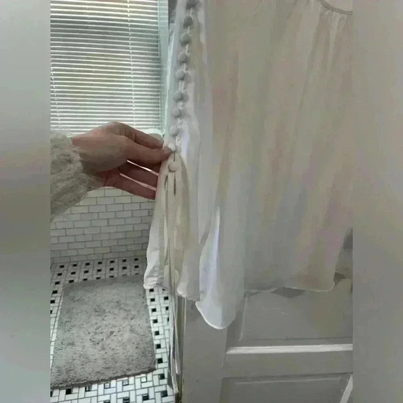 zac & rachel White business casual flowy blouse with button-down sleeves‎ size s - Picture 4 of 9